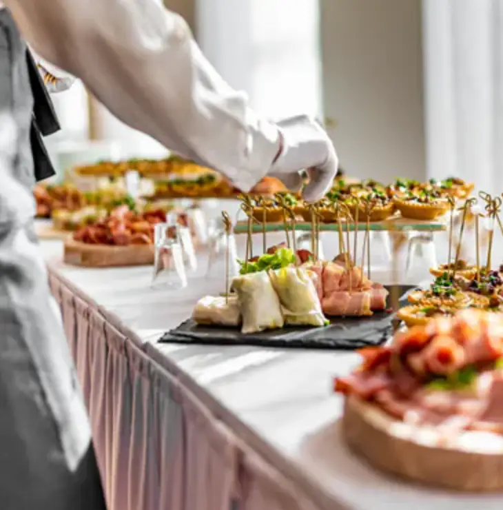 Cómo organizar un evento profesional con catering para empresas en Asturias 3 servicio de catering corporativo en Asturias con presentación cuidada