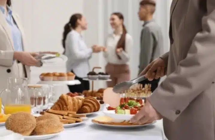 Coffee Break en Asturias para empresas, reuniones y eventos profesionales 2 catering coffee break en Asturias con café y bocados dulces y salados