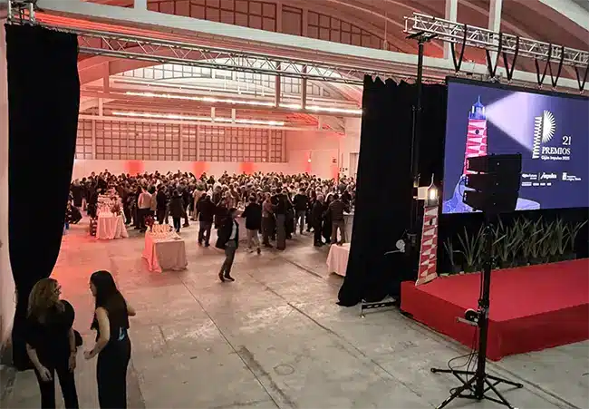 Espectacular montaje de servicio de catering corporativo para los Premios Impulsa en la Universidad Laboral de Gijón