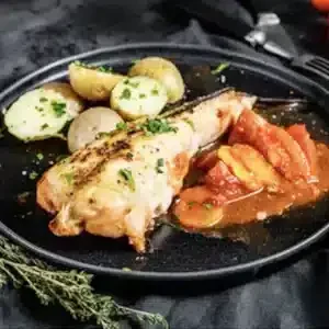 Pixín del Cantábrico en salsa de Cudillero para menús de Navidad.