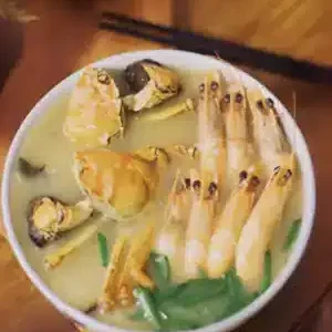 Sopa de marisco del Cantábrico para menú de Navidad para llevar.